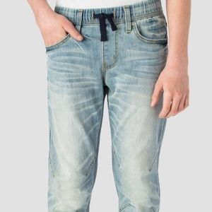 Boys’ Denizen Levi’s in light blue. Size 14.